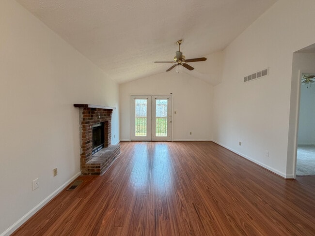 Photo - 352 Chase Pl