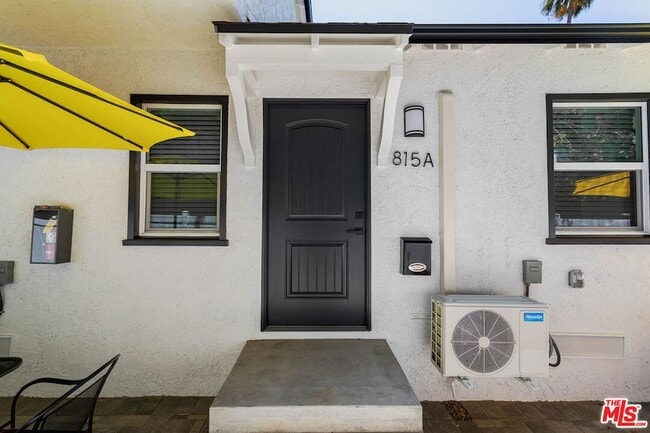 Photo - 815 W Glenoaks Blvd