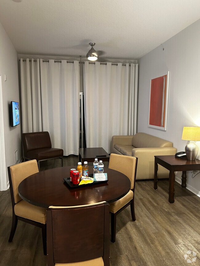 Building Photo - 225 Celebration Pl Unit Spacious 2-Bedroom Condo