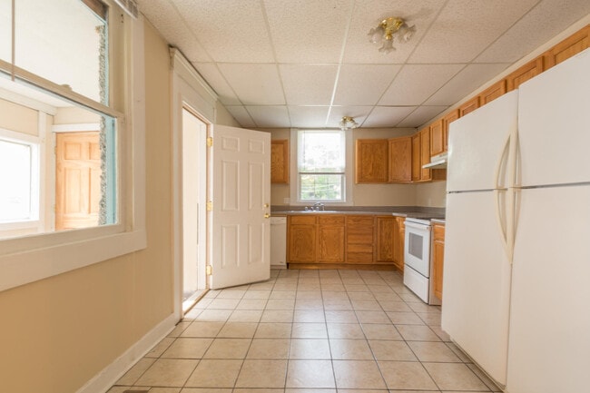 Photo - 628 University