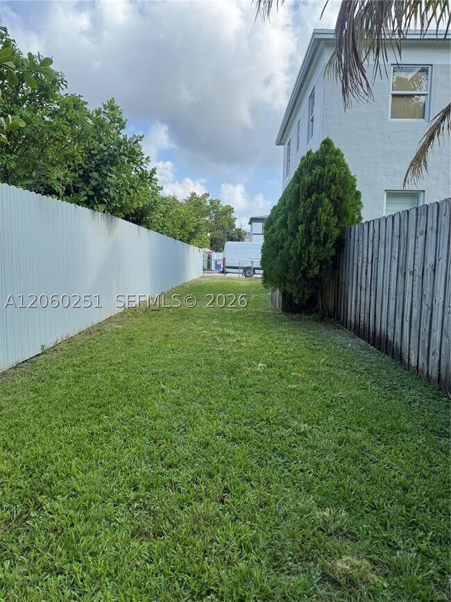 Photo - 2311 NW 15th St Unit Rear