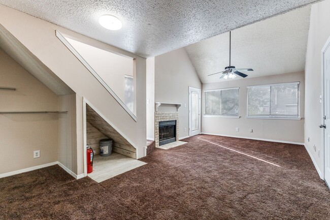 Photo - 9833 Walnut St