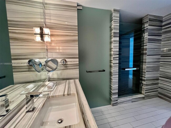 Photo - 2201 Collins Ave Unidad 626