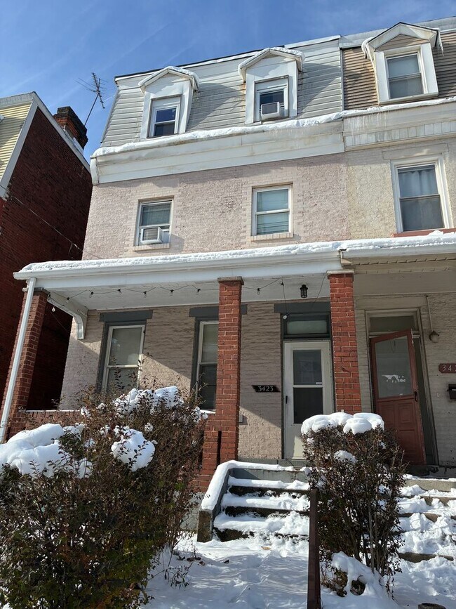 Building Photo - 3423 Ward St Unit 3423 Ward St 2