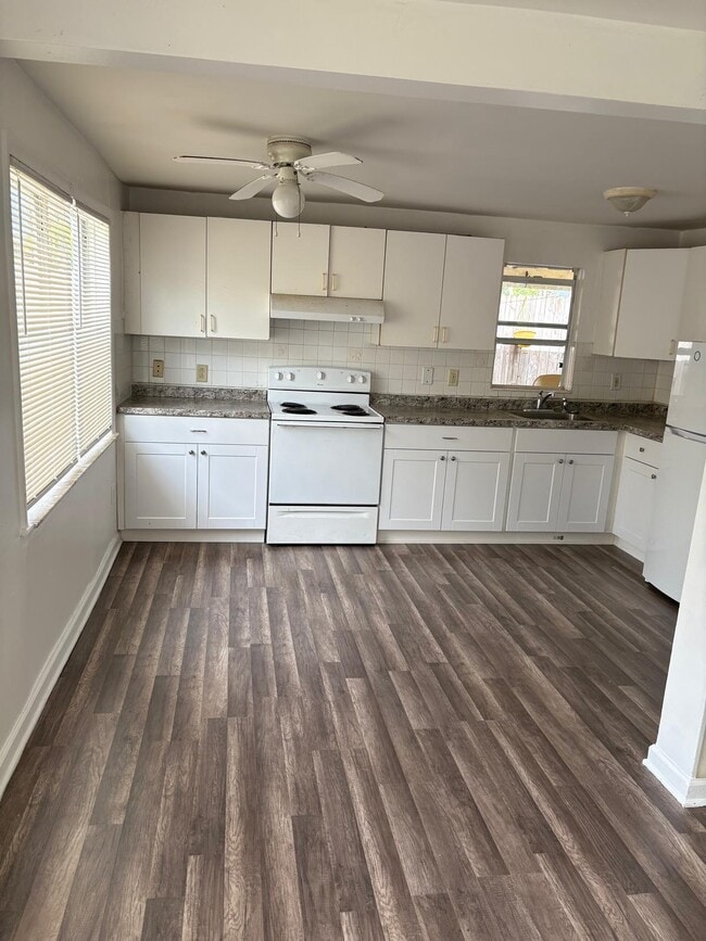 Building Photo - 524 South B Street Unit Rear Lower Apt.