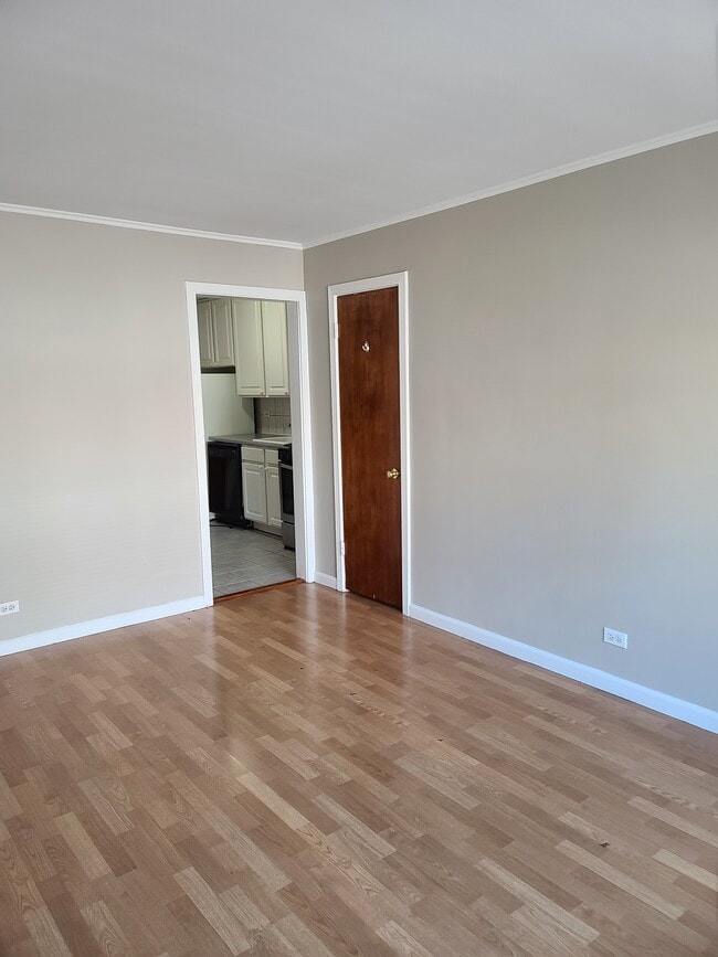 Building Photo - 422 Elmwood-R-1 Unit R-1 Rental
