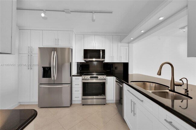2 Grove Isle Dr