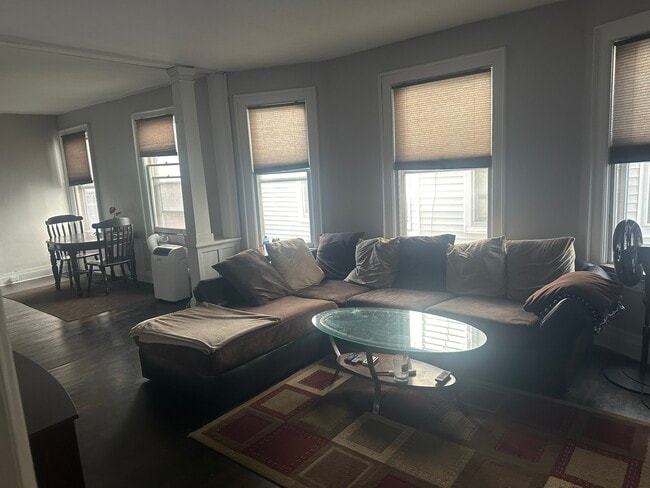 Building Photo - 569 Elmwood Avenue Unit 3