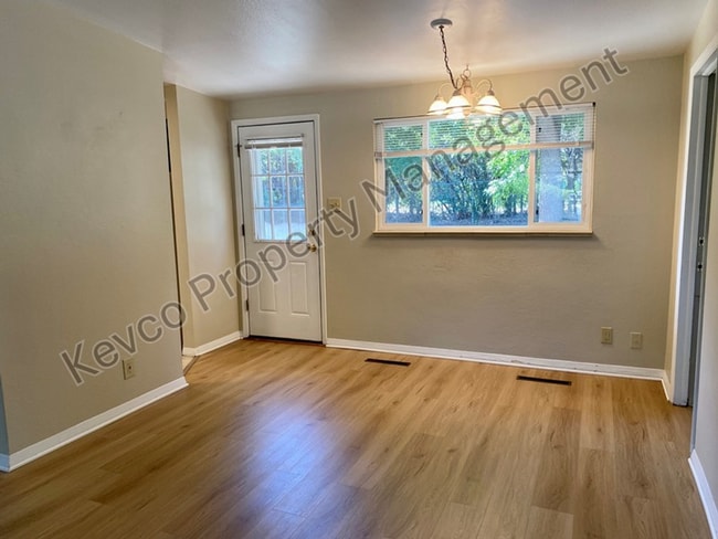 Photo - 711 W Prospect Rd
