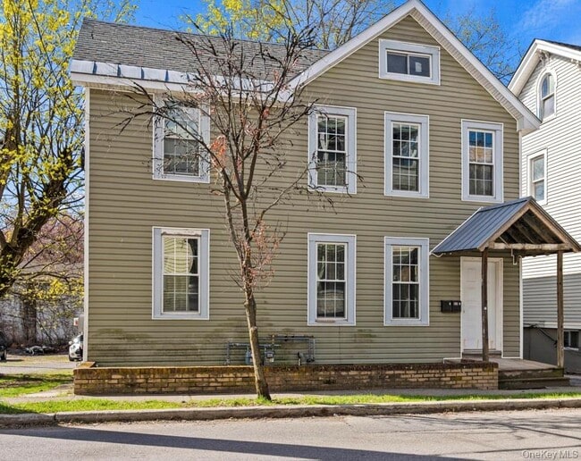 Building Photo - 51 Gifford Ave Unit 1