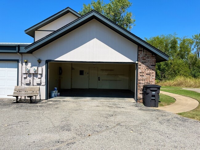 Photo - 2500 Mill Way