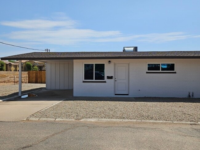 Building Photo - Completely Updated 1 bed 1 bath with yard