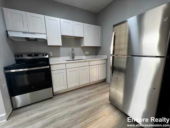 Building Photo - 130 Warren St Unit 1