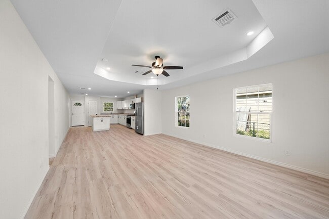 Photo - 305 E Humble St