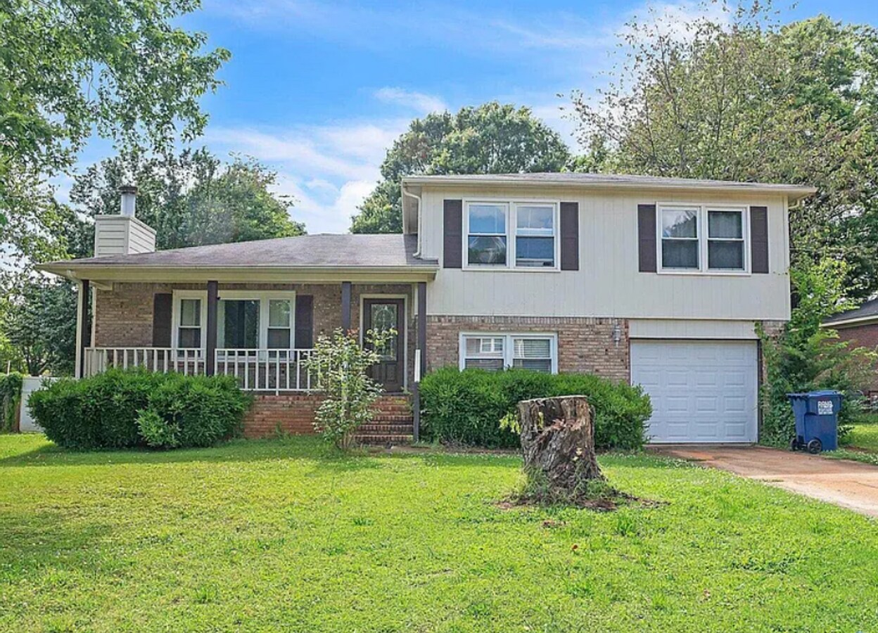 Fully Renovated Home in Madison! Available Early December! - Fully Renovated Home in Madison! Available Early December!