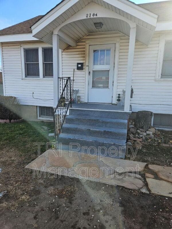 Building Photo - 2204 1/2 9th St
