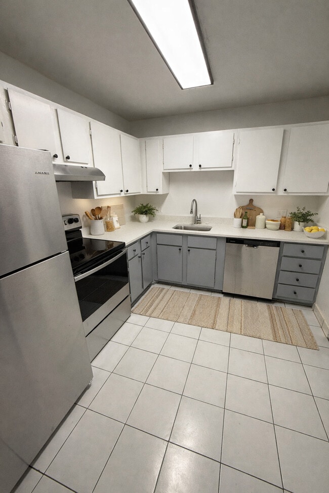 Building Photo - Delmonico Apartments