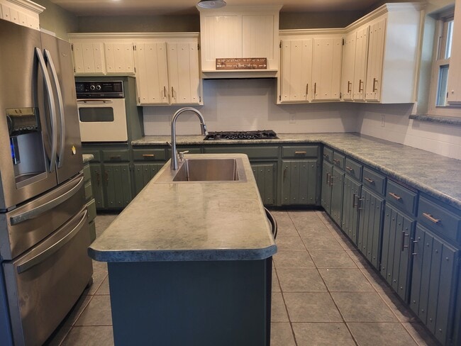 Photo - 2112 Bentham Pl