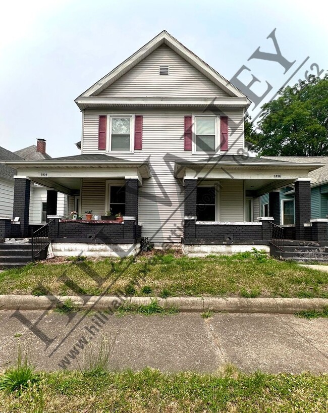 Building Photo - Large 3 Bedroom Apt, Close to Campus