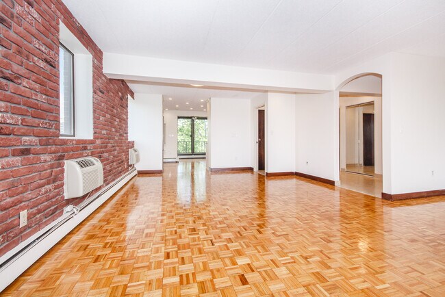 31 Harris St