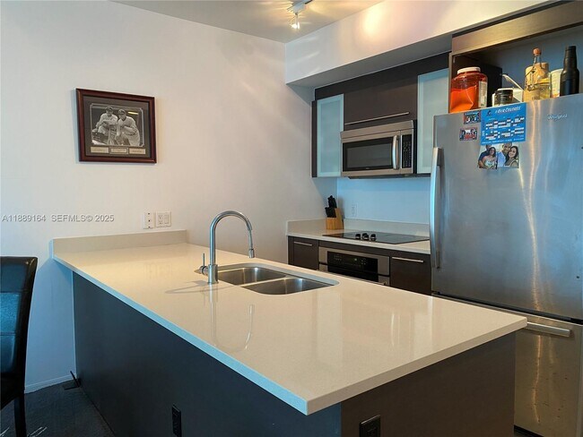 Photo - 500 Brickell Ave Unit 1908