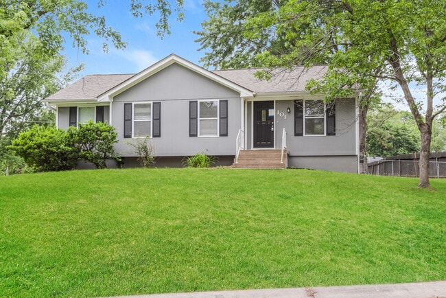 Photo - 101 SW Victor Dr
