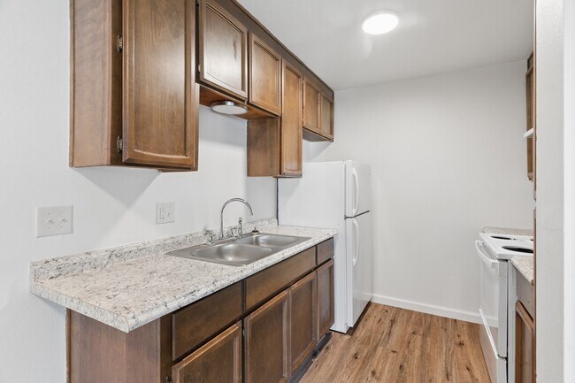 1221 B St, Yuba City, CA 95991