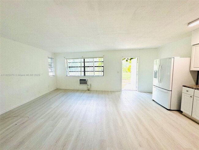Building Photo - 19121 NE 25th Ave Unit 2 Rental