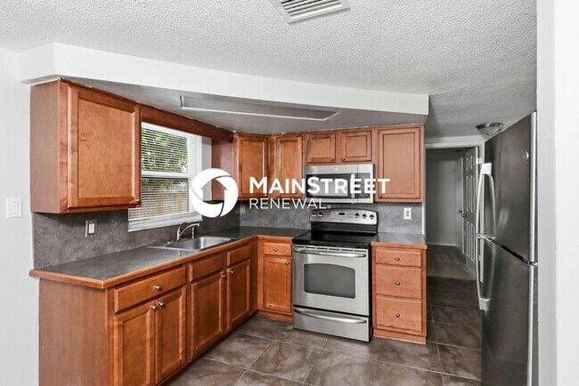 Photo - 3 Bedroom Pet-Friendly Home in Port Richey, FL with Main Street Renewal
