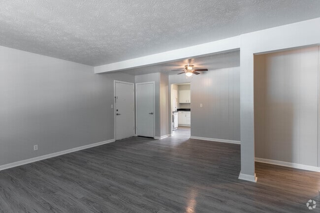 2 Br, 1 Ba - 980 SF