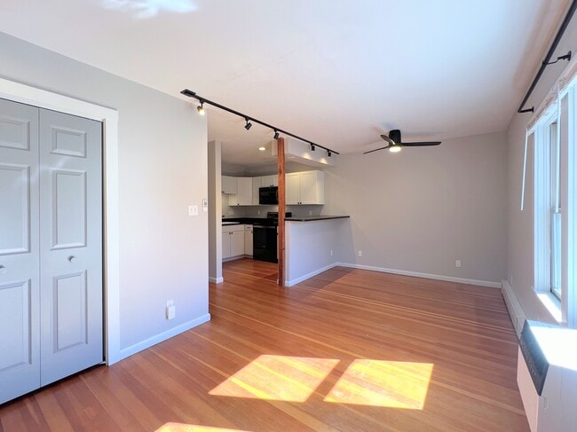 Photo - 1768 1/2 W 3rd Ave