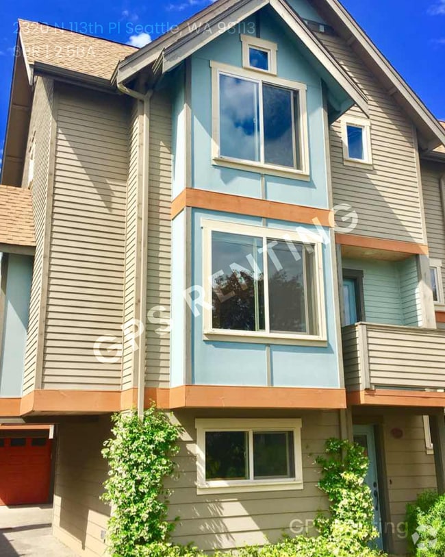 Building Photo - 3 Bed 2.5 Bath Town Home in North Seattle