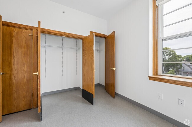1BR, 1BA - 600SF - Bedroom