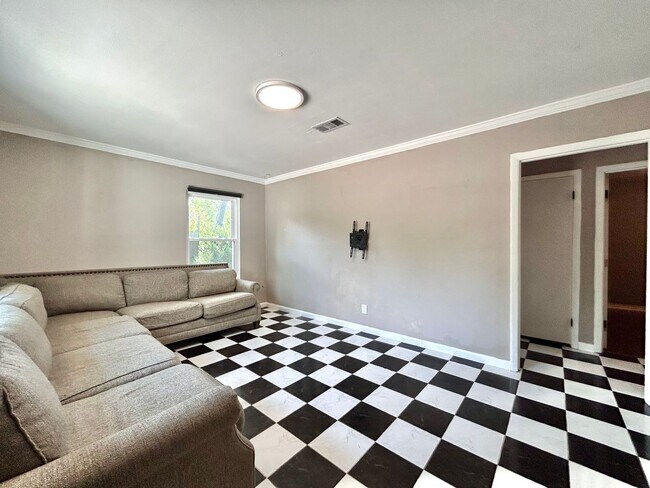 Photo - 2309 Devonshire Dr Unit A