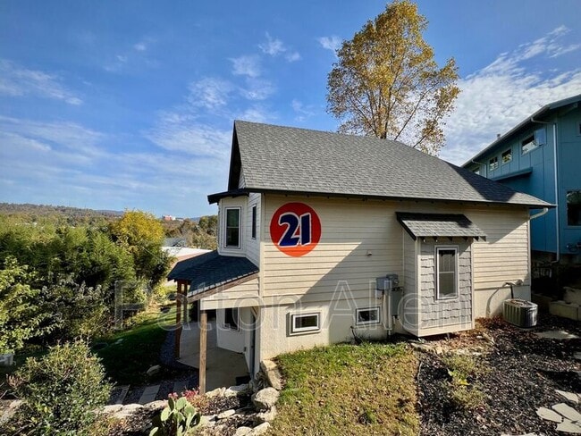 Photo - 21 Toxaway St