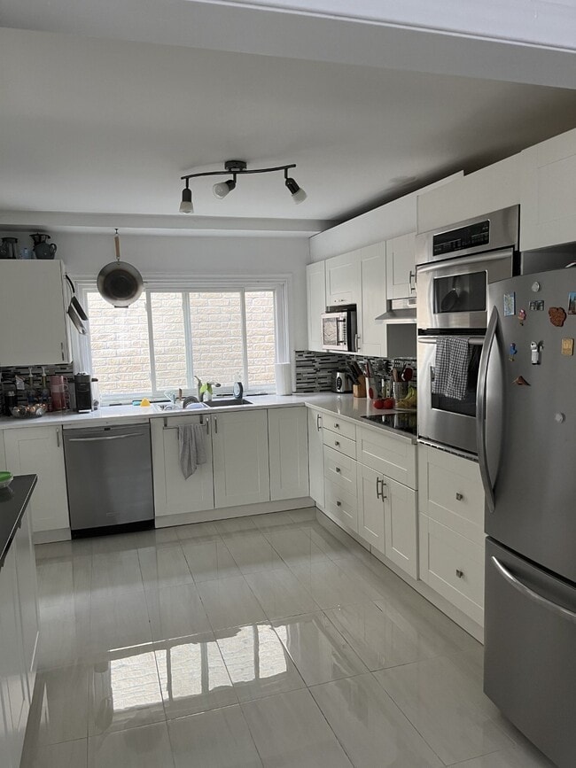 Photo - 283 Indian Grv Unit 3