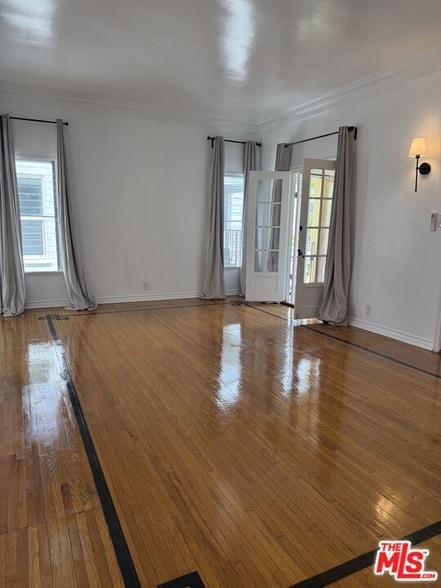 Photo - 157 N La Peer Dr