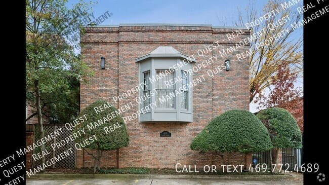 Building Photo - Beautiful 2 BR, 2.5 Bath in Oak Lawn Unit Apartment D