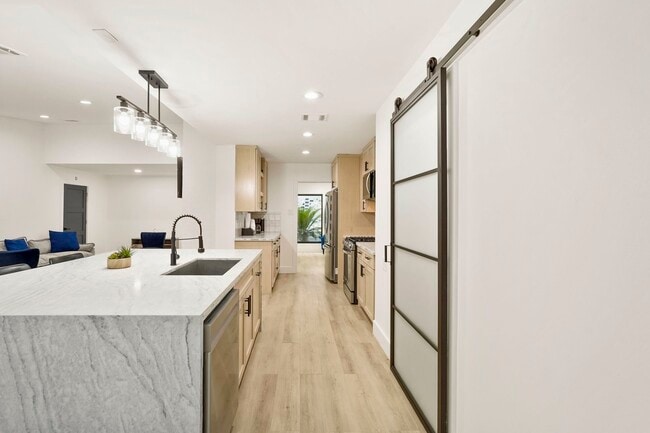 Building Photo - 3327 Freshmeadows Dr