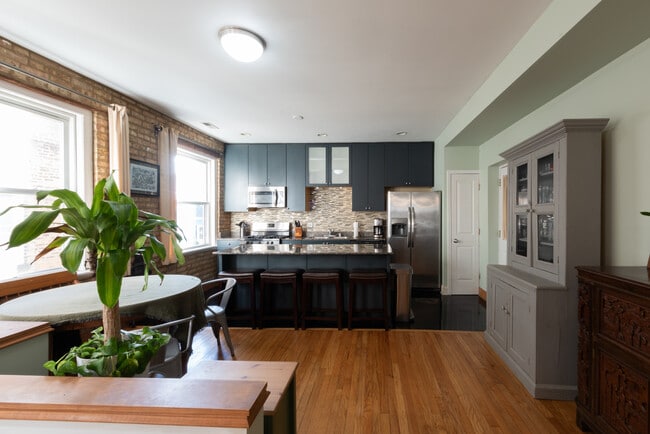 Photo - 2844 N Harding Ave Unit 101