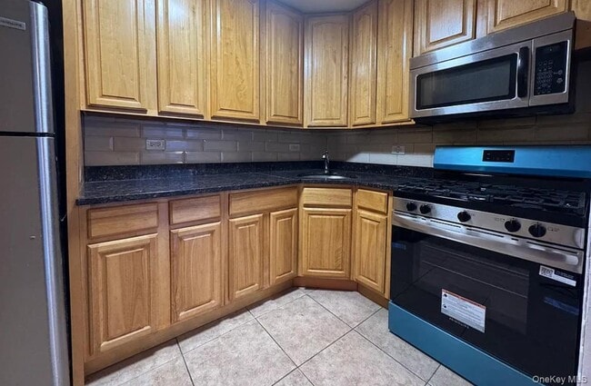 Photo - 590 E 178th St