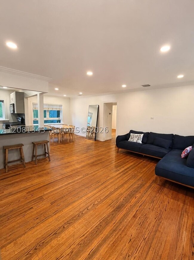 Building Photo - 7715 SW 57th Ave Unit 3
