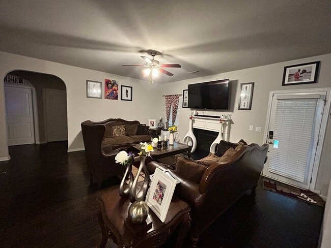 Photo - Fully Furnished Suite for Rent in Seven Hi... Unit 3-38 #1 - 3-38 #1