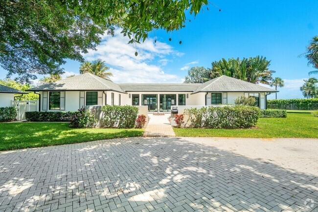 Building Photo - 210 S Lake Dr Rental