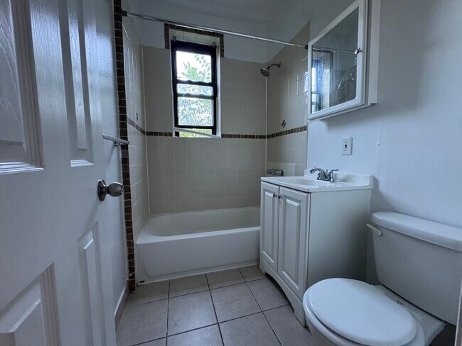 325 Union St A2 - 318 Union St