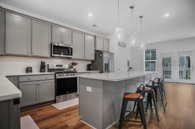 Photo - 214 Yorkshire Dr