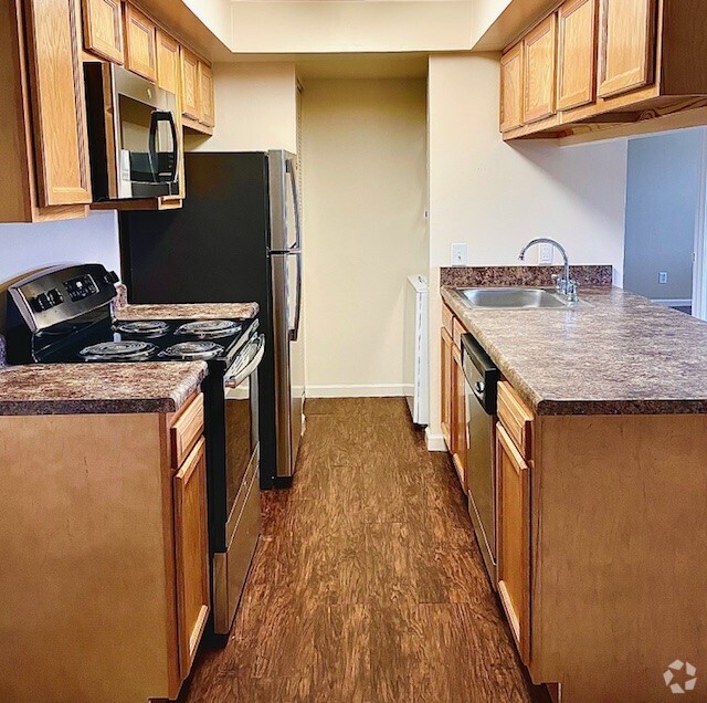 Stainless Steel Appliances - Stone Pointe Village Rental