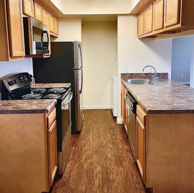 Stainless Steel Appliances - Stone Pointe Village Apartments