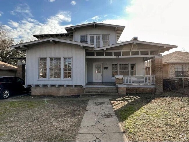 Building Photo - Spacious Prairie Style Home- 3 Bed, 1 Bath...