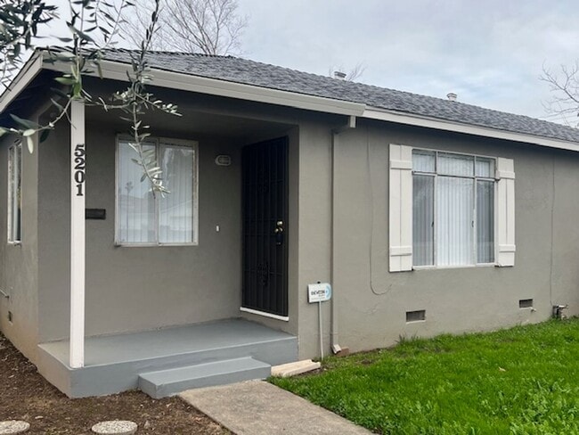 Building Photo - 5201-5203 11th Avenue Unit 5201 11th Avenue